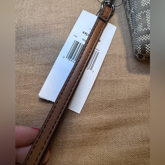 🆕 Tommy Hilfiger Women's Logo Monogram Jacquard Phone
Wristlet Wallet Clutch - Picture 9 of 10